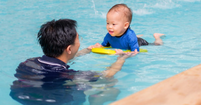 Mùa hè là thời điểm mà các vụ tai nạn đuối nước ở trẻ em tăng nhanh. Do đó mà cha mẹ phải nên dạy cho trẻ các kỹ năng sống mầm non phòng chống đuối nước cho trẻ từ sớm.