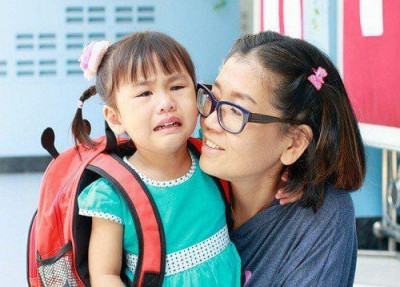 Trẻ sợ đi học, phụ huynh nên làm gì để khuyên nhủ con